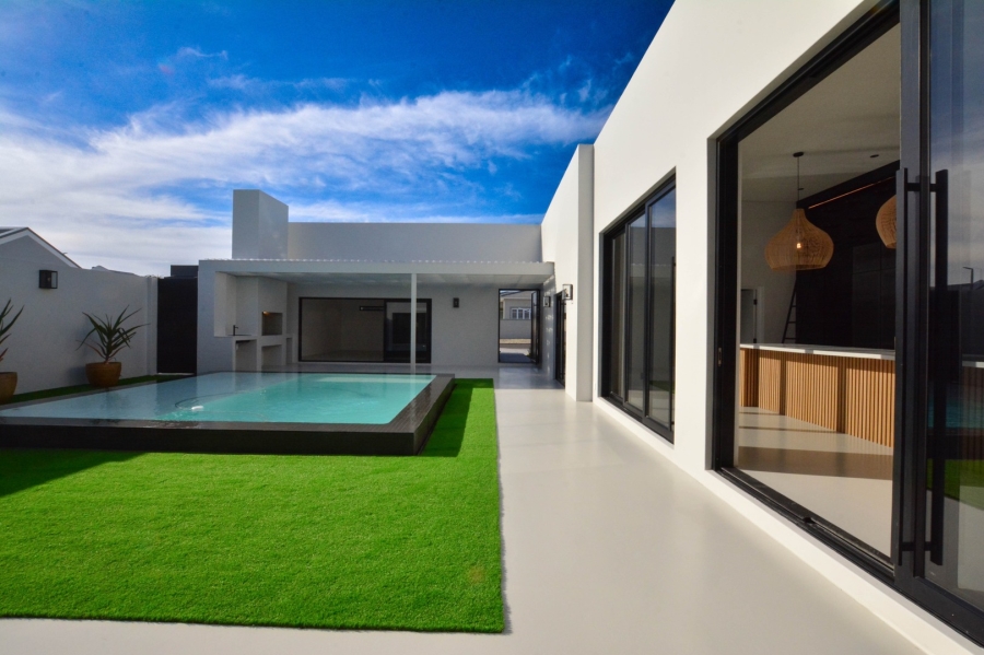 6 Bedroom Property for Sale in Yzerfontein Western Cape